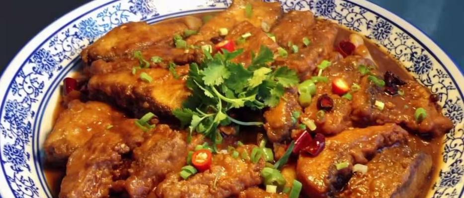传统红烧鱼的做法（享受美食盛宴，体验中国餐桌文化）