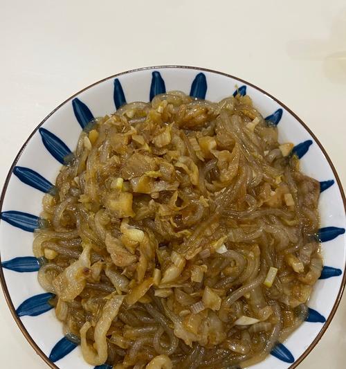 用渍菜粉做出美味佳肴（从选材到烹饪，教你轻松做出家常好菜）