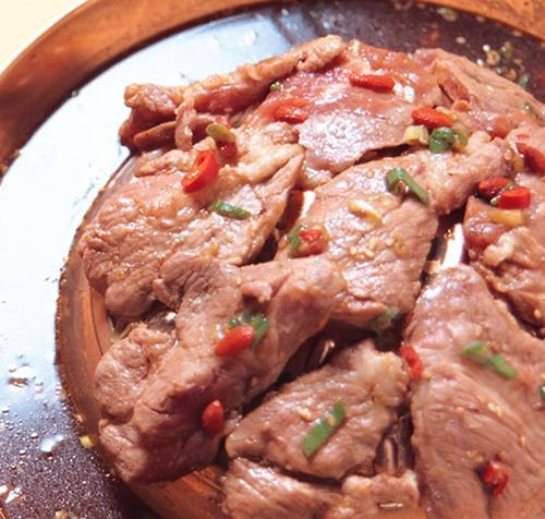 自制美味韩式烤肉（用最简单的步骤，在家尽享正宗烤肉美食）