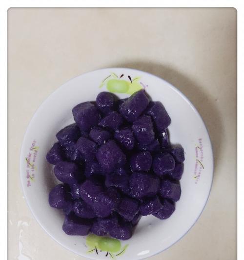 自制紫薯芋圆的做法（家庭自制美食，健康与美味并存）