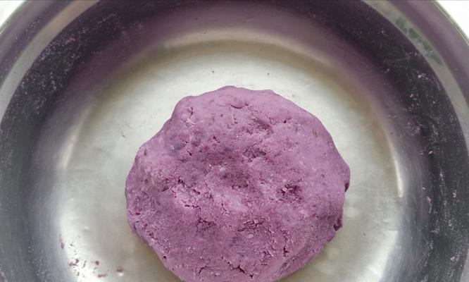 自制美味紫薯饼的做法（口感香甜，营养美味，让你爱不释手）