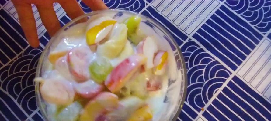 自制酸奶水果捞的做法（健康又美味的夏日佳饮）