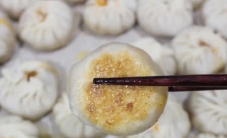 自制死面煎包（手工包子的美味与艺术）
