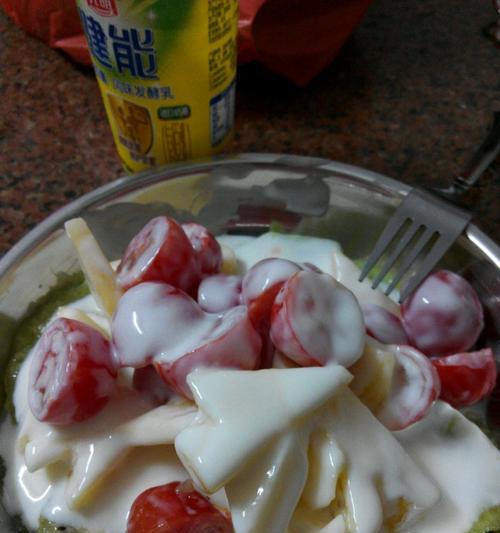 自制水果酸奶，轻松享受健康美味（打造清新口感，搭建全新酸奶世界）