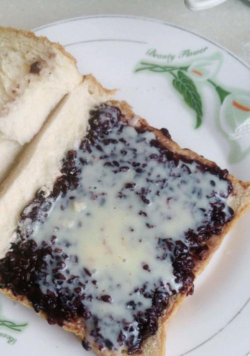 紫米蒸糕的制作方法（传统美味，口感香甜，古法制作）