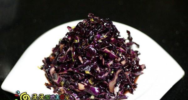 紫甘蓝丝料理大全（掌握紫甘蓝丝的制作技巧，健康营养美食无限可能）