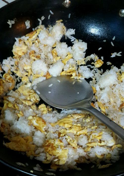 紫甘蓝萝卜丝饼的制作方法（健康美味的素食选择）