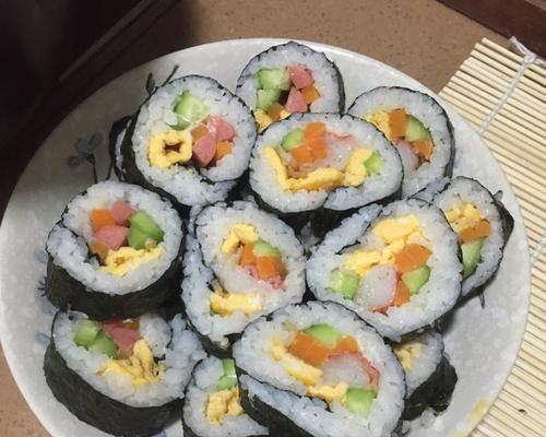 DIY紫菜寿司卷，健康美味不贵（简单易学，五步制作，营养丰富，适合全家）