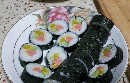 手把手教你做紫菜卷饭（口感鲜美、健康营养，轻松掌握制作技巧！）