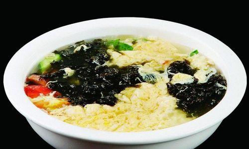 家常汤菜（营养美味的汤菜，家庭必备）