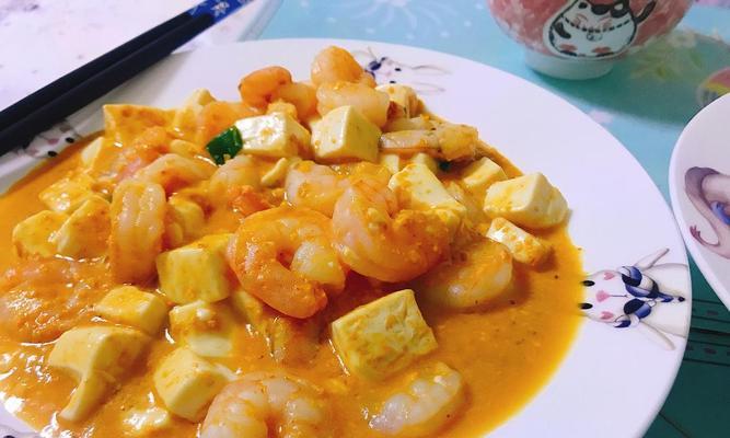 热辣美味，以籽虾炖豆腐，让你欲罢不能（海鲜与豆腐的完美结合，口感丰富，健康美味，以籽虾为主角）