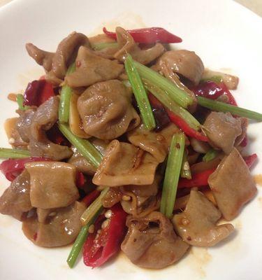 滋味素酿红椒的做法（一道简单又美味的素菜佳肴）