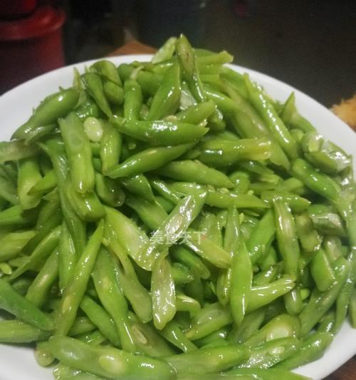 滋味鸡丝芸豆炒，美味不容错过！（家常美食，口感丰富；快手料理，健康美味。）