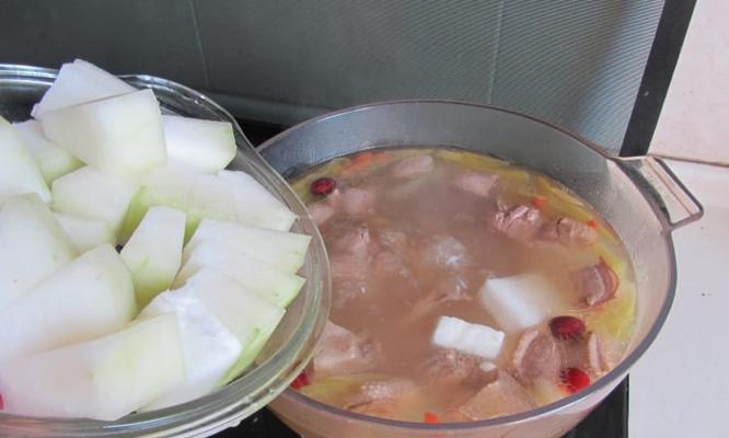 滋补清汤的做法大全（用食材养生，以汤为主，轻松煲出好滋味！）