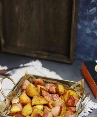 孜然土豆火腿肠的美味做法（让你的味蕾来一场盛宴！）