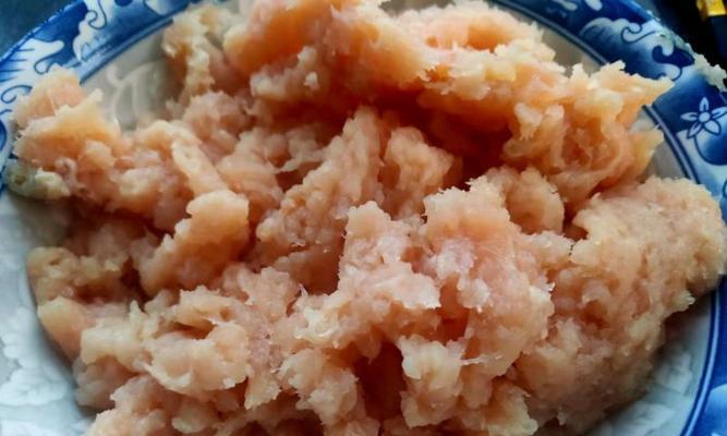 自制孜然肉馅饼（用香料唤醒味蕾的美味小吃）