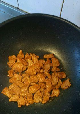 孜然肉片的做法（用羊肉或牛肉，烤出香气四溢的孜然肉片）