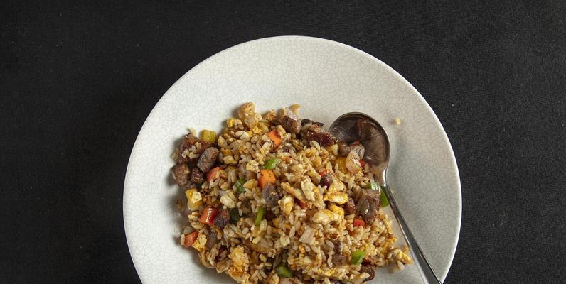 孜然牛肉柿子饭的制作方法（学会这招，让你的口味更上一层楼）