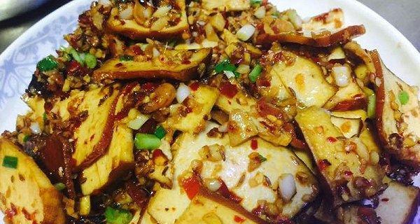 家庭美食之孜然面片（手把手教你制作美味孜然面片，轻松拥有口感独特的家庭美食！）