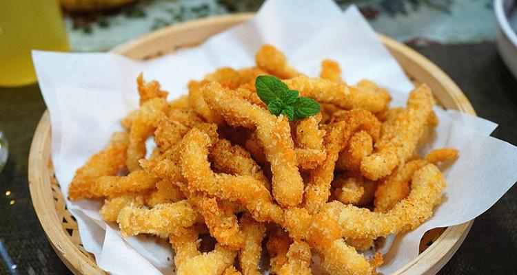 美味可口的孜然鸡柳料理（用孜然为鸡肉增添浓郁口感，打造出独特的美食体验）