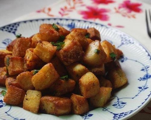 孜然火腿馒头丁的制作方法（独具风味的家常小吃）