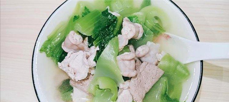体味酸爽美味，水煮酸笋猪杂汤让你欲罢不能（口感奇妙，健康营养的家常菜）