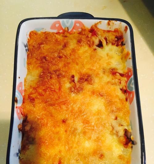 芝士焖饭，一道简单美味的家常菜（以米粒饱满、芝士浓郁为特点的家常菜肴）