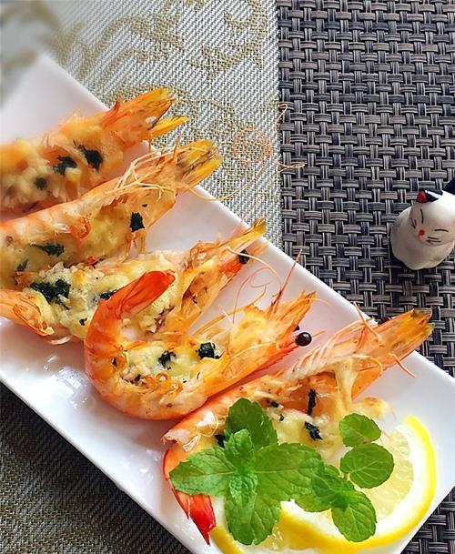 美味芝士焗油虾（用虾和芝士制作的口感丰富的美味菜肴）