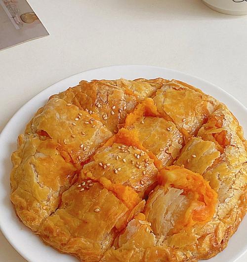 手工爆浆奶香芝士红薯饼的制作方法（美味可口的红薯饼，让你欲罢不能！）
