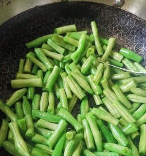 芝麻芸豆的做法（让你在家也能吃到正宗的芝麻芸豆）