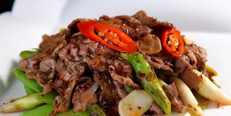 香嫩爆炒芝麻羊肉秘方（以散炸芝麻为灵魂，教你制作美味羊肉）