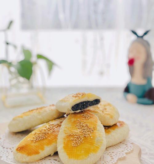 用芝麻做出美味小糖饼（口感香脆，回味无穷）