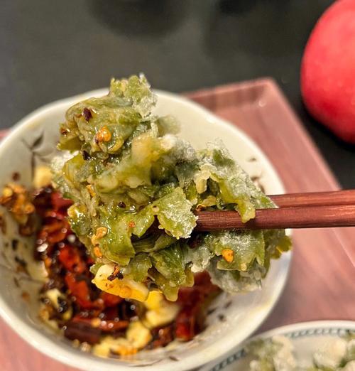 用芹菜蒸出健康美味，让你吃出绿色生机（15道芹菜蒸菜美食，营养又美味）