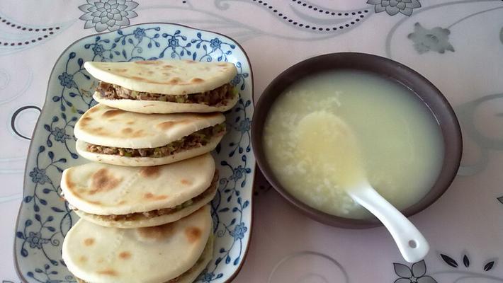 学会制作美味的照烧肉捲饼（口感绝佳，快速上手，成为家庭美食达人）