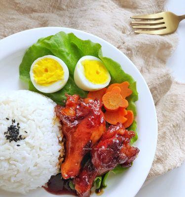 香嫩照烧鸡腿饭便当制作全攻略（让你轻松学会制作美味便当，从此告别外卖生活）
