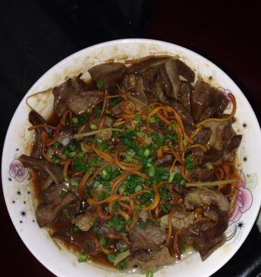 长舌头的制作方法（教你制作逼真的长舌头，让你的万圣节更具恐怖气息）
