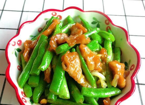 美味长豆角炒肉丝（做法简单，口感鲜美，营养丰富的家常菜）
