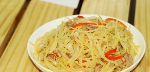 以长豆炒土豆丝——美味又营养的家常菜（以长豆为主食材，搭配营养丰富的土豆丝，清淡爽口又有味道）