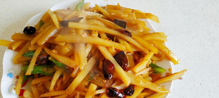 以长豆炒土豆丝——美味又营养的家常菜（以长豆为主食材，搭配营养丰富的土豆丝，清淡爽口又有味道）