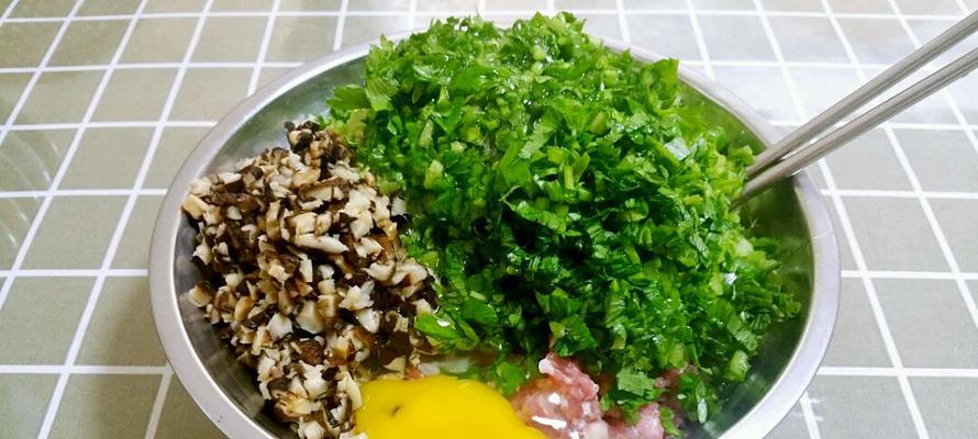 云吞肉馅的制作方法（传统粤式美食、口感香嫩鲜美）
