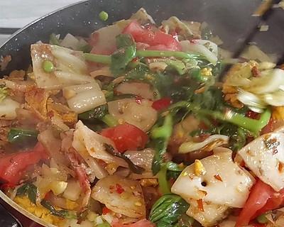 云南炒饵块的制作方法（用云南米粉打造地道美食，尝遍云南风味）