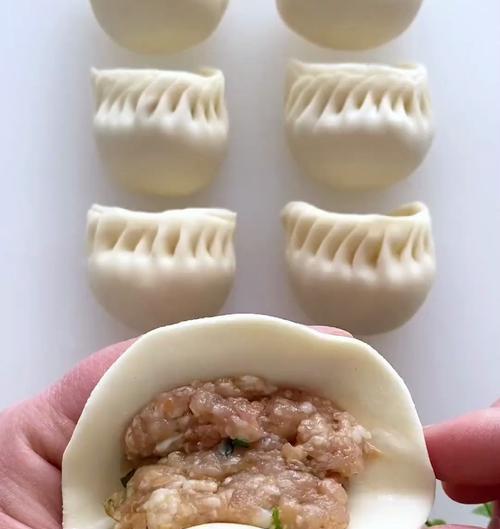 包出形态优美的月牙饺子（掌握包月牙饺子的技巧和诀窍，让你轻松成为饺子达人）