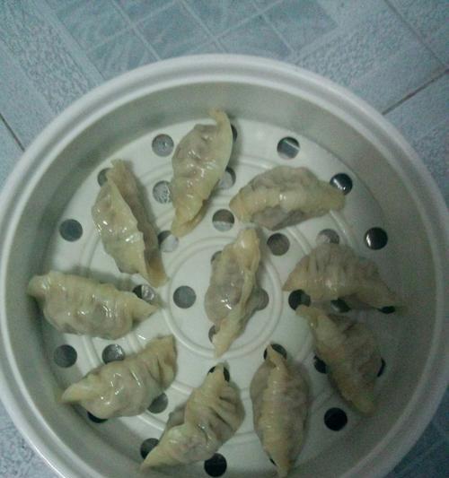 包出形态优美的月牙饺子（掌握包月牙饺子的技巧和诀窍，让你轻松成为饺子达人）