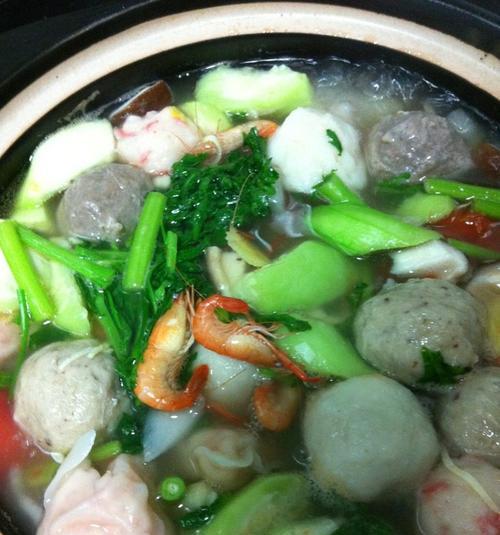 美味可口的圆葱丸子（一道简单易学的家常菜）