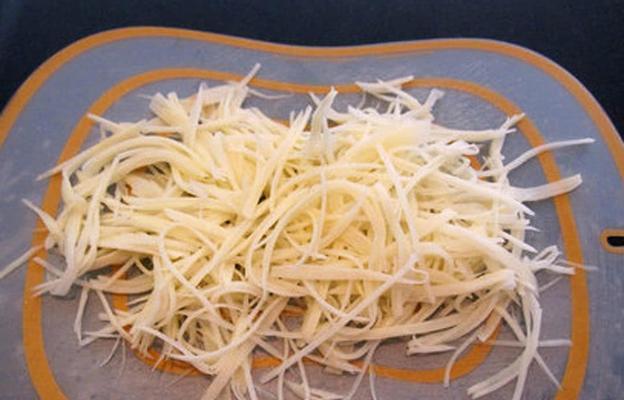 美味又简单！学会圆葱炒土豆丝的做法（15个步骤带你做出口感绝佳的圆葱炒土豆丝）
