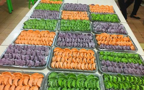 手工制作圆白菜肉紫菜水饺，美味可口惹人爱（以新鲜原材料为食材，简单易学的家庭做法）