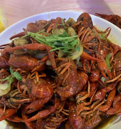 原味小龙虾制作大全（打造最美味的原味小龙虾，做一个美食达人）