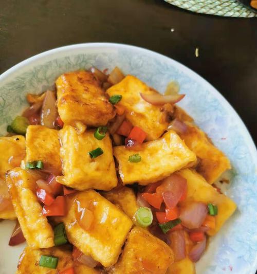 以鱼香元宵，品味中国传统美味（传统美味再现，口感清香爽口）