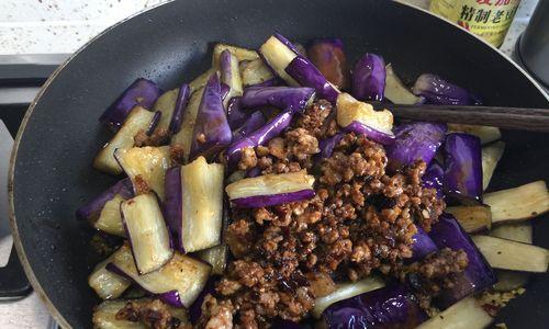 鱼香肉末茄子的秘密做法（让你在家也能做出正宗川菜，独享口福）