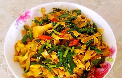 鲜香可口的鱼香千张丝（传统美食的制作方法与技巧）